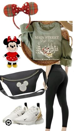 Disney Outfit Ideas Christmas, Disney World November Outfits, Neutral Disney Outfits, Christmas Disneyland Outfit, Disney Outfit Winter, Disney Outfits Christmas, Cold Disney Outfits, Disney World Christmas Outfit, Christmas Disney Outfits