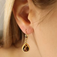 Real Gold Zultanite Earrings 14k Solid Gold Teardrop Dangle Earring Color Changing Sultanite Waterdrop Earring Gift For Women Vintage ▶ 𝙋𝙍𝙊𝘿𝙐𝘾𝙏 𝙁𝙀𝘼𝙏𝙐𝙍𝙀𝙎 * 14k Yellow Solid Gold Earring * Zultanite Gemstone Width: 1.10 cm ( 0.43 inches) * Zultanite Gemstone Lenght: 1.60 cm ( 0.62 inches) * Dangle Zultanite Gemstone Earring Total Lenght: 3 cm ( 1.18 inches) - Our Zultanite ring is real and natural stone. You can tell from the color change that it is original. It is not lab made. Zul Yellow Gold Gemstone Teardrop Earrings, Gold Teardrop Gemstone Earrings, Yellow Gold Teardrop Dangle Earrings With Gemstone, Teardrop Gemstone Earrings In Yellow Gold, Gold Gemstone Teardrop Earrings For Formal Occasions, Gold Teardrop Earrings With Gemstone For Anniversary, Formal Yellow Gold Teardrop Gemstone Earrings, Teardrop Earrings With Bail As Gift, Anniversary Briolette Teardrop Gemstone Earrings