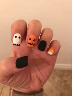 Halloween Easy Nails Short, Nail Inspo Halloween Short, Halloween Nails Easy At Home, Short Nail Ideas For Halloween, Halloween Nail Designs Kids, Cute Simple Halloween Nails Short, Halloween Nail Art Easy Simple, Natural Halloween Nails Short, Easy Spooky Nail Art