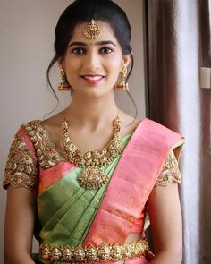 South Half Saree Look, Bridal Front Hairstyles, Hairstyles For Pattu Saree, Pelli Sarees, Marriage Saree, Saree Pattu, Saree Function, Sarees Pattu, Blouse Tops Designs