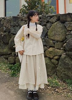 Styling Knee Length Skirt, Japanese Fashion Oversized, White Dress Japanese, Black Romantic Outfit, Spring Japanese Fashion, Soft Japanese Aesthetic Outfits, Japanese Women Style, Mori Fashion Summer, Mori Kei Winter Outfits