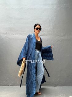 Summer Long Kimono, Summer Dress With Kimono, Japanese Party Outfit, Oversized Blue Kimono For Fall, Blue Kimono Outfit, Indian Beach Wear For Women, Oversized Beachwear Kimono, Swimsuit Cover Up Ideas, Kimono Summer Outfit