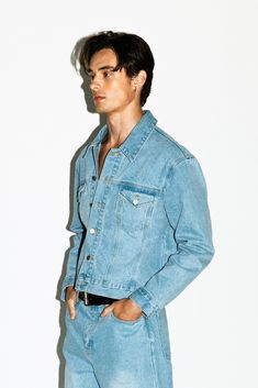 A classic, fitted denim jacket inspired by old school American westerns. With a slim-straight fit and a belt-line crop that tapers into the waist, Runyon is effortless and rugged. An everyday layer for the California cowboy. Pair with the Rodeo Classic Straight Leg Jeans for the ultimate Canadian Tuxedo. California Cowboy, Western Denim Jacket, Canadian Tuxedo, Fitted Denim Jacket, American Western, Western Jeans, Denim Belt, Mens Cowboy, Ralph Lauren Outfits