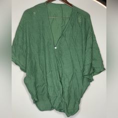 Size X-Large Brand New Never Worn Green Relaxed Fit Blouse For Beach, Relaxed Fit Green Blouse For Beach, Casual Green Blouse For Beach, Green V-neck Shirt For Day Out, Oversized Tops For Vacation, Casual Green Blouse For Daywear, Green Oversized Tops For Daywear, Oversized Green Tops For Daywear, Amazon Casual Spring Tops