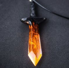 Mens Resin Jewelry, Wood Resin Ideas, Unique Resin Art, Unique Resin Ideas, Items Aesthetic, Anime Necklace, Wood Resin Jewelry