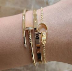 Expensive Jewelry Luxury, Wrist Jewelry, Luxe Jewelry, Jewelry Accessories Ideas, Dope Jewelry, Gold Bracelets, Jewelry Fashion Trends, Expensive Jewelry, Classy Jewelry