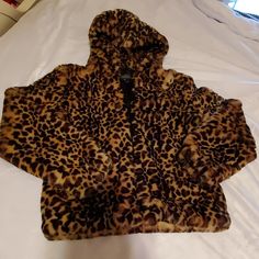 Donna Salyers Fabulous Faux Fur Cheetah Leopard Print Coat. It Is A Girls Size Xl Or Equivalent To A Ladies Size Small. It Is New Without Tags. This Is Ultra Soft And So Cozy! Smoke Free Home Leopard Coat, Leopard Print Coat, Edgy Chic, Print Coat, Fur Coats, Parka Coat, Heel Boots, High Heel Boots, Fur Jacket