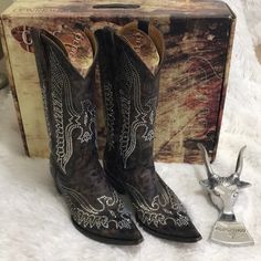 Great Condition. Comes With Original Packing And Box. Size 8.5. Shoes Heels Boots, 2 Colours, Cowboy Boots, Shoes Women Heels, Cowboy, Shoes Heels, Women Shoes, Boots, Heels