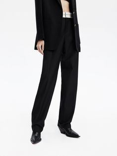 MO&Co. Women's Contrast Waist Straight Pants These pants are made for a smart and refined business closet. They are crafted from a wool blend for extra comfort and warmth, and tailored with roomy pleats and sharp creases, offering a sense of sophistication and slouch to the traditional straight-leg silhouette. Features : - Straight leg, contrast waistband- Concealed button, hook, and zipper closure- Pleats and creases on the front Code: MBD1PAT008The back length of size M is 106cmMATERIALS & CAR Straight Pants, Black Pants, Wool Blend, Straight Leg, Sense, Black And White, Zipper, Wool, Pants