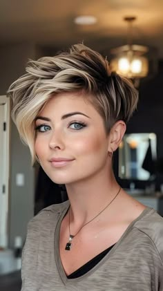 Blonde Pixie With Shadow Roots, Center Part Pixie, Pixie Bridesmaid Hair, Pixie Cut For Fine Hair Over 40, Ombre Pixie Hair, Fall Short Hair Color, Light Brown Pixie Haircut, Fall Pixie Hair Color, Short Edgy Pixie Haircut