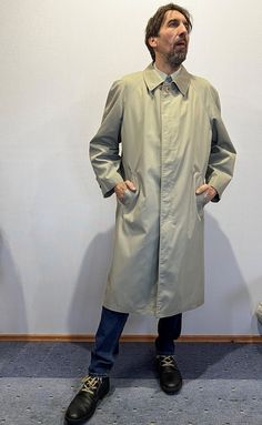 "Vintage Gray Mens Trench Coat with Warm Lining Classic Belted Overcoat Raincoat Large Size Spring Autumn Mens Trench Coat Businessman Coat ! Made in Italy  !! Removable warm lining  No belt Estimated size: L Measurements(lying flat): Length : 44\" / 112 cm Sleeve : 31 \" / 79 cm (from neckline to cuff) Chest: 25\" / 63 cm Waist: 25\" / 64 cm Please check measurements to insure a proper fit. Remember to allow yourself some extra room for movement. You can compare these with something from your c Classic Gabardine Outerwear, Classic Khaki Pea Coat With Pockets, Classic Long Sleeve Raincoat, Classic Long Winter Raincoat, Classic Solid Raincoat With Pockets, Classic Raincoat With Pockets, Classic Long Sleeve Raincoat With Pockets, Classic Khaki Gabardine Outerwear, Classic Business Raincoat For Winter