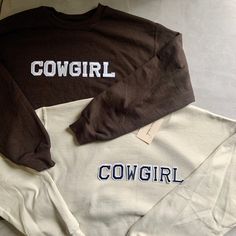 This Cowgirl Sweatshirt in this trendy chocolate brown sweatshirt is perfect for cozy winter days or something to just lounge around the house! This is also perfect to give to your loved ones as a gift! They come in brown and beige. - These embroidered texts (patches) are heat pressed. - All our sweatshirts run a UNISEX fit. They are naturally oversized, but if you like a more baggy look, we recommend sizing up. - Super soft and comfy! ♡ - Please note that crewneck brand used may vary depending Trendy Brown Hoodie Sweatshirt, Cozy Brown Winter Sweatshirt, Trendy Oversized Brown Sweatshirt, Cozy Brown Sweatshirt For Streetwear, Sweatshirts Aesthetic, Vintage Brown Cotton Sweatshirt, Country Girl Gifts, Brown Sweatshirt, College Sweatshirt