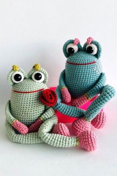 Dive into the world of crochet with our Valentine Frog pattern! At approx. 10 cm tall, this adorable frog can be made in a lovely Misty Green or Turkish Blue for a charming couple. Download the PDF today and get started on a delightful handmade gift!