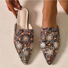 Category:Mules,Loafers,Flats; Upper Materials:PU; Embellishment:Rhinestone; Season:Summer; Heel Type:Flat Heel; Gender:Women's; Toe Shape:Pointed Toe; Style:Casual,Elegant; Heel Height(inch):<1; Outsole Materials:Rubber; Occasion:Outdoor,Beach; Closure Type:Loafer; Listing Date:06/08/2023; Production mode:External procurement; 2024 Trends:Outdoor Slippers,Sparkling Shoes,Sparkly Sandals,Bling Bling; Foot Length:; Foot Width:; SizeChart1_ID:2:184043; Size chart date source:Provided by Supplier.; Heel Height:Flat Sparkling Shoes, Womens Clogs And Mules, Sparkly Sandals, Women's Slip Ons, Sparkle Shoes, Rhinestone Flats, Bling Shoes, Outdoor Slippers, Flat Mules