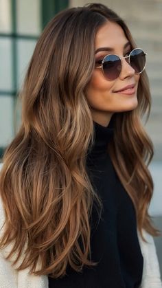 Autumn Aesthetics: 15 Fabulous Fall Hair Color Trends for 2024** ** 40 Light Brown Hair For Fall, Trend Hair Color Autumn 2024, Fall Hair For Green Eyes, Fall Color For Brunettes, Long Hair 2024 Trends, Balayage Hair Fall, All Over Brunette, Level 7 Balayage, Hair Color Fall 2024