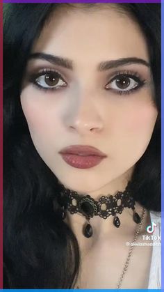 Asian Gothic Makeup, Everyday Dark Feminine Makeup, 50s Goth Makeup, Messy Black Eye Makeup, Subtle Gothic Makeup, Dark Victorian Makeup, Dark Romance Makeup, Minimalist Goth Makeup, Simple Dark Feminine Makeup