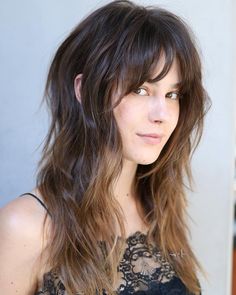 20 Inspirations Frizzy Choppy Long Shag Hairstyles Layered Long Hairstyles, Shag Layered Hairstyles, Long Shag Hairstyles, Modern Shag Haircut, Long Shag Haircut, Shaggy Hair, Shaggy Haircuts, Short Hair Trends, Shag Hairstyles