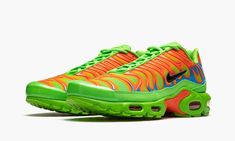 The Supreme x Nike Air Max Plus “Green/Orange” is one of three colorways of the sleek performance runner produced in collaboration by the “World Famous” streetwear brand and Nike for Fall/Winter 2020.  The Air Max Plus is the latest Nike model to be reworked by Supreme as the streetwear giant continues to add its signature flair to some of the brand’s most iconic and, in some cases, unheralded silhouettes.  As for the styling of the shoe, it’s anything but subtle.  Fiery orange TPU overlays, whi Green Running Shoes With Boost Midsole For Streetwear, Streetwear Green Running Shoes With Boost Midsole, Orange Sneakers With Boost Midsole For Streetwear, Dynamic Multicolor Sneakers For Streetwear, Nike Custom Functional Sneakers For Streetwear, Functional Nike Custom Sneakers For Streetwear, Green Sneakers With Air Cushioning For Streetwear, Sporty Green Custom Sneakers For Streetwear, Dynamic Green Custom Sneakers For Running