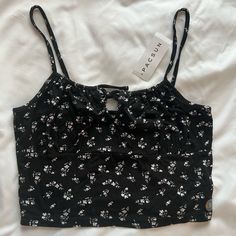 Size: Small Casual Black Printed Crop Top, Black Floral Print Sleeveless Crop Top, Black Printed Cropped Crop Top, Black Printed Cropped Top, Black Printed Crop Top For Spring, Trendy Black Floral Print Crop Top, Trendy Black Spring Crop Top, Black Crop Top For Spring Vacation, Black Crop Top For Vacation In Spring