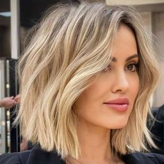 Silver Shoulder Length Hair, Inverted Bob Haircuts Shoulder Length, Bob Hairstyles For 2023, Current Haircuts, Lob Bob, Wavy Bob Long, 40 Hairstyles, Wavy Bob Haircuts, Wavy Bob Hairstyles