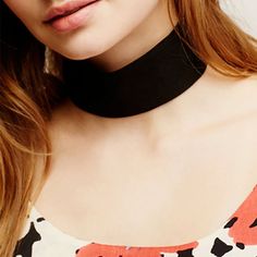 A Perfectly Simple, Yet Sexy Style Is Effortless In This Wide Black Velvet Choker. Perfect Choker For Any Women’s Jewelry Collections. Material: Velvet, Alloy Length: Approx. 30cm + 7cm, 11.81″ + 2.75″ Adjustable Width: Approx. 5cm, 1.96″ Trendy Black Choker For Night Out, Chic Summer Party Choker, Summer Party Choker, Chic Black Party Choker, Black Edgy Choker For Party, Edgy Black Choker For Party, Choker Silver, Black Velvet Choker, Velvet Choker