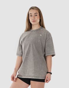 Our Power Play Oversized Tee is made from high-quality, breathable cotton, this t-shirt is designed to keep you comfortable and cool during even the most intense gym sessions. The oversized fit provides plenty of room for movement, allowing you to stretch, lift, and sweat without feeling restricted. But it's not just about function - this t-shirt also looks great. With a vintage-inspired design that features a distressed print, you'll stand out from the crowd and make a statement wherever you go. Whether you're hitting the weights or the town, our oversized gym t-shirt for you. Add it to your wardrobe today, and start turning heads! 🚚 Shipped the same day from our Vancouver warehouse and delivered within 2-8 business days. Model: Tania is 5'2. She is wearing size Small. Why our customers