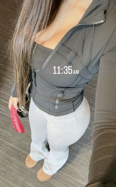 Lounge Outfits Black Women, Flared Legging Outfit, Outfit Airport, Adrette Outfits, Lounge Outfits, Leggings Outfits, Mode Zara, Cozy Lounge