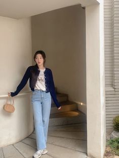 Outfit Outer, Ootd Jeans, Everyday Fashion Outfits, Casual Day Outfits, Classy Work Outfits, Stylish Dress Book, Easy Trendy Outfits, Korea Fashion