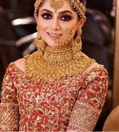 Wearing Gold Jewelry, Questioning Reality, Bridal Jewlery, Asian Wedding Dress Pakistani, Bridal Jewelry Sets Brides, Indian Wedding Gowns, Bridal Jewelery