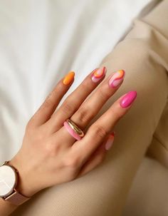 Looking for 70s nail art or 70s inspired nails for your next manicure? You'll love these chic, elevated and groovy 70s nails ideas! Multicolored Nails, Short Gel Nails, Nagel Tips, Girly Acrylic Nails, French Tip Acrylic Nails, Orange Nails, Minimalist Nails