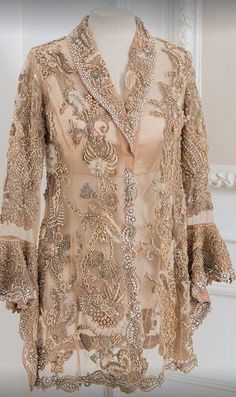 Elan Three Quarter Sleeve Blouses, Gaun Fashion, Pakistani Fancy Dresses, Designer Top, Sleeves Designs For Dresses, Designer Party Wear Dresses, Stylish Party Dresses, Party Wear Indian Dresses, Fancy Dress Design