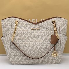 Sac Michael Kors, Chain Logo, Handbags Patterns, Hand Purse, Bag Logo, Luggage Bags Travel, Exterior Details, Mk Bags