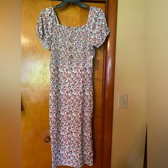 Nwt Vibe Apparel Floral Knit Dress Size Xl White With Floral Print Top Of The Dress Is Stretch Knit With Buttons Maxi Length Short Sleeved Retails $30 Casual White Midi Dress With Square Neck, Casual White Square Neck Midi Dress, Floral Knit, Floral Print Tops, Knit Dress, Red And White, Colorful Dresses, Floral Prints, Maxi Dress