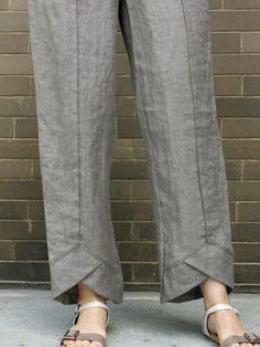 Mode Edgy, Salwar Pants, Womens Pants Design, Sewing Pants, Salwar Designs, Pants Design, Indian Designer Wear, Casual Flats, 가을 패션