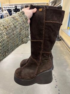 Platform Boots Brown, Punk Cowboy, Cowboy Dress, Round Toe Boots, Dr Shoes, Diy Vetement, Funky Shoes, Shoe Inspo, Vintage Rock