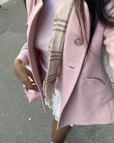 Pink Vintage Aesthetic Outfit, Pink Academia Aesthetic Outfit, Pink Uggs Outfit, Winter Outfits Girly, Modest Coquette, Pink Coat Outfit, Pink Fall Outfits, Fashion Coquette, Preppy Coquette