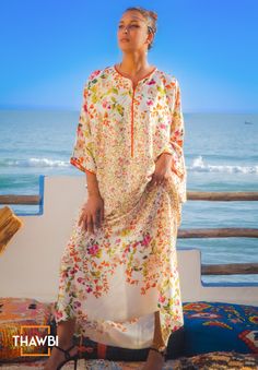 ✔ Caftan Marocain & Djellaba Robes pour des occasions spéciales, ✔ 1 pièce djellaba, style fleuri ✔ Je suis fier de fabriquer des robes marocaines de haute qualité, ✔ Robes marocaines faites à la main, ✔ Taille appropriée : L ; XL et XXL Si vous avez la moindre question, n'hésitez pas à me contacter ! J'adore concevoir des robes et je peux en créer une sur mesure pour vous ! il suffit de nous contacter et nous pourrons régler cela ensemble. Eid Floral Print Long Sleeve Abaya, Floral Print Long Sleeve Kaftan For Eid, Long Sleeve Floral Print Kaftan For Eid, Long Floral Print Dresses For Eid, Floral Print Dress For Eid Vacation, Floral Print Vacation Dress For Eid, Floral Print Maxi Kaftan For Eid, Eid Vacation Tunic Kurta, Eid Vacation Kurta Tunic