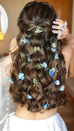 Sweet 16 Hairstyles, Butterfly Hairstyle, Hairstyles Long Hair, Quince Hairstyles For Long Hair, Half Up Half Down Hair Prom, Quince Hairstyles With Crown, Flower Crown Hairstyle, Quinceanera Hairstyles