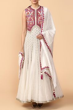 Classy And Elegant Outfits, Ivory Anarkali, Katha Work, Baby Pink Saree, Kurti Pattern, Am To Pm, Embroidered Anarkali, Tunic Designs, Classy And Elegant