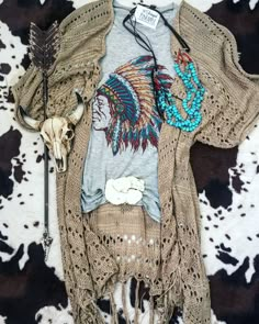 Punchy Style, Boho Western Outfits, Western Tees, Rustic Closet, Western Boho Chic, Western Couture, Barn Party, Western Stuff, Cowgirl Style Outfits