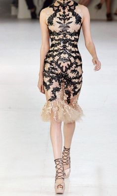 ALEXANDER MCQUEEN Spring 2012 Laser Cut Black Patent Leather Lace Dress | eBay Red Carpet Couture, Mcqueen Dress, Patent Leather Dress, Fancy Gowns, Laser Cut Leather, Silk Cocktail Dress, Crochet Lace Dress, Runway Dresses, Black Lace Dress