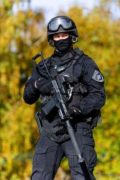 Russian Special Forces Uniform, Swat Police Wallpaper, Police Man Aesthetic, Airsofting Outfit, Military Mask, Black Uniform, Army Police, Military Aesthetic