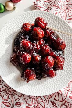 Maple Cranberry Meatballs | Lynn Mumbing Mejia - Easy Holiday Appetizer Idea! Flavour Profiles, Cranberry Meatballs, Dinner Party Appetizers, Cranberry Jelly, Holiday Appetizers Easy, Hot Appetizers, Appetizers For A Crowd