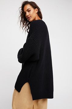 This ultra slouchy and oversized knit cardi is the perfect throw on-and-go essential for an easy, effortless look. * Side pockets * Side vents Cozy Oversized Ribbed Cardigan, Oversized Relaxed Fall Sweater, Oversized Relaxed Sweater For Fall, Chic Oversized Cardigan For Everyday, Chic Oversized Everyday Cardigan, Oversized Versatile Knit Sweater, Versatile Oversized Knit Sweater, Relaxed Knit Sweater For Fall, Oversized Relaxed Winter Sweater