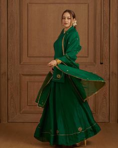 Mehendi Outfits, Designer Kurti Patterns, Indian Look, Pakistani Fashion Party Wear, Beautiful Pakistani Dresses, Indian Dresses Traditional, Sonakshi Sinha, Modest Dresses Casual