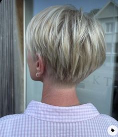 Short Hair Cuts Styles, Short Hair Cuts With Bangs, Hair Cuts Styles, Curling Thick Hair, Hair Cuts With Bangs, Short Hairstyles Women, Short Stacked Hair, Kort Bob, Balayage Hairstyle