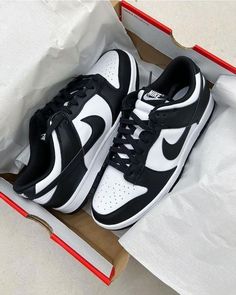 Panda Shoes, Black And White Nike, Dr Shoes, Trendy Shoes Sneakers, Preppy Shoes, Jordan Shoes Retro, All Nike Shoes