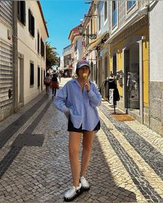 Eurotrip Outfits, European Style Outfits, Europe Outfits, Italy Outfits, Neue Outfits, Ideas Outfit, Summer Inspo, An Ice Cream, My Summer