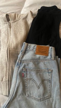 #aesthetic #outfitstyle #outfitideas #outfits #outfits4school #basicstyle #basicoutfit #casualoutfit #jeans Basic Hijabi Outfits, Hijabi Mom Jeans Outfits, Hijabi Jeans Outfit Summer, Kurti Jeans Outfit Aesthetic, Hijabi Outfits Casual Jeans, Hijabi Jean Outfits, Long Sleeve Blouse Designs, Diy Fashion Scarf, Fashion Bella