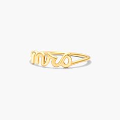 This romantic cursive Mrs. ring is the perfect gift for the bride to be. Mrs Ring, Gift For The Bride, Yellow Sapphire Rings, Green Emerald Ring, Rings Mens Wedding Bands, Carved Ring, Classic Wedding Rings, Platinum Wedding Rings, Pink Sapphire Ring